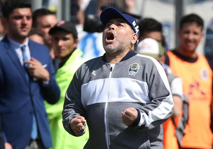 Diego Maradona, técnico de Gimnasia y Esgrima La Plata