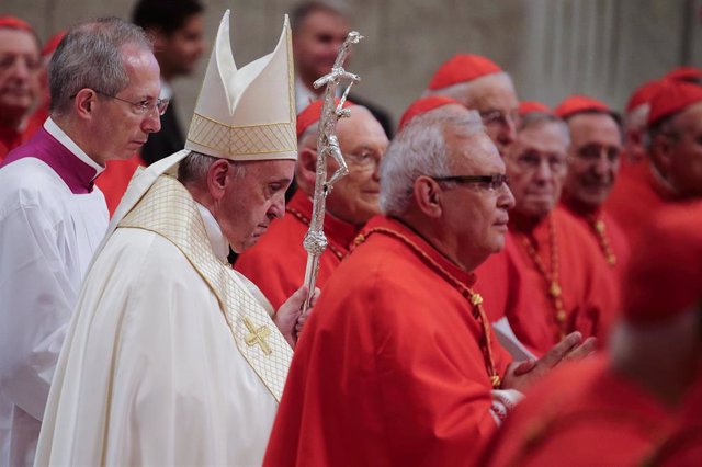 05 October 2019, Vatican, Vatican City: Pope Francis (C) appoints new thirteen cardinals during a mass in St. Peter's Basilica. Photo: Evandro Inetti/ZUMA Wire/dpa