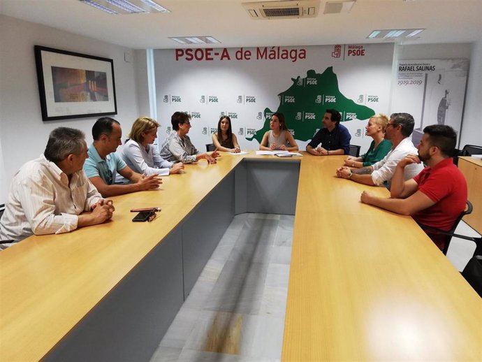 Beatriz Rubiño en una reunión en la sede del PSOE de Málaga sobre educación pública andaluza