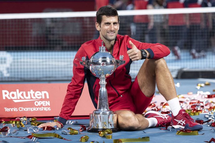 Tenis.- Djokovic consolida su número uno con el título en Tokio