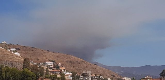Visión del incendio desde el puesto de la Asociación del Voluntariado de Protección Civil y Emergencias de Granada en Almuñécar