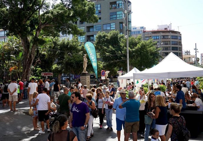 Familias y visitantes se suman a una nueva edición de 'Ven a Santa Cruz'