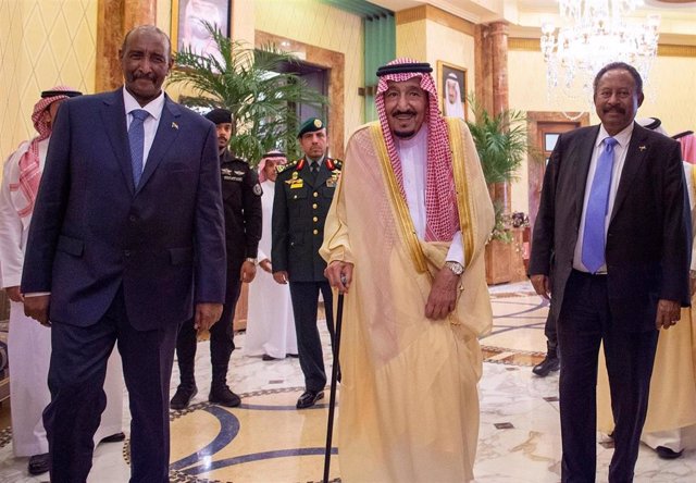 Rey Salmán con líderes sudaneses