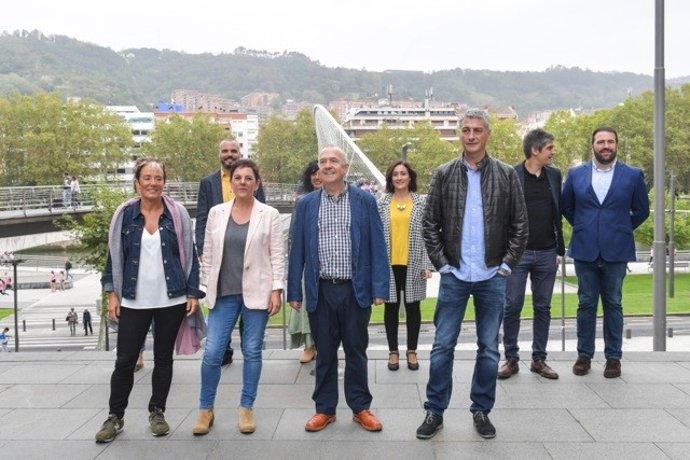 Loa cabezas de lista al Congreso y al Senado por EH Bildu en el acto de presentación de las candidaturas en Bilbao