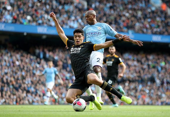 Raúl Jiménez, en un partido con el Wolverhampton Wanderers.