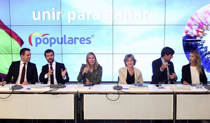 (I-D)  El secretario general del Partido Popular, Teodoro García Egea; el presidente del PP, Pablo Casado; la Vicesecretaria de Organización del partido, Ana Beltrán; la Vicesecretaria de Sectorial del PP, Isabel Garía Tejerina; el vicesecretario de Com