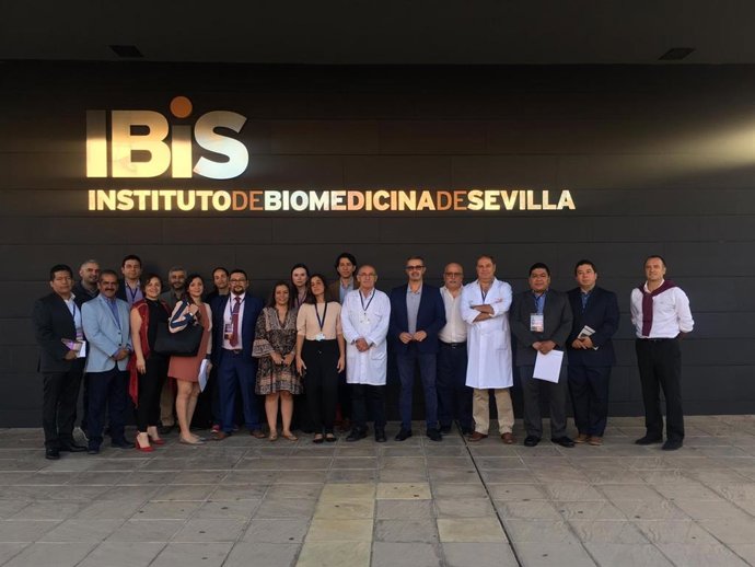 Oncólogos mexicanos se forman en la atención del cáncer de mama en el Hospital Virgen del Rocío