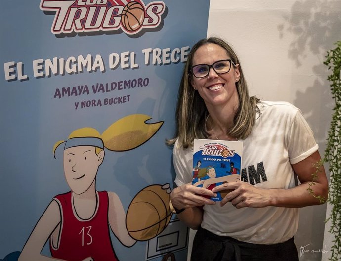 Amaya Valdemoro presenta su primer libro de literatura infantil, 'Los Trugos, el enigma del Trece'
