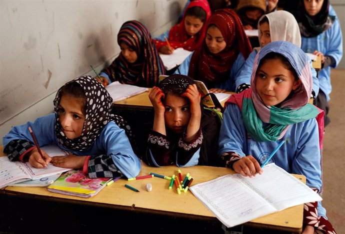 Niñas afganas en una escuela en Kabul