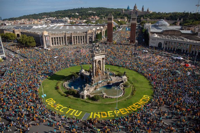 Vista general de la plaa d'Espanya de Barcelona, durant la manifestació que ha convocat l'Assemblea Nacional Catalana (ANC) amb el lema 'Objectiu Independncia', dins dels actes de la Diada de Catalunya 2019, a Barcelona (Espanya)