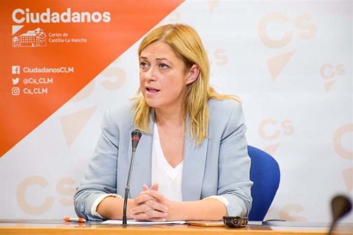 La secretaria de Acción Institucional de Ciudadanos en Castilla-La Mancha, Carmen Picazo, en rueda de prensa