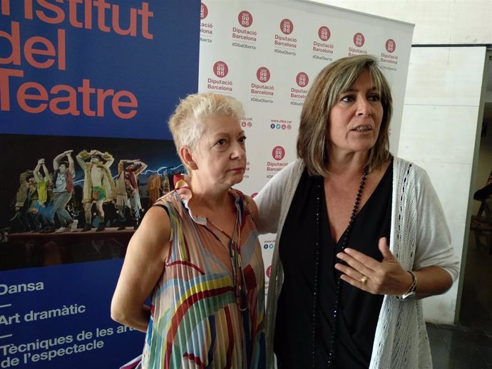 La dtora.Del Institut del Teatre Magda Puyo y la pta.De la Diputación de Barcelona Núria Marín