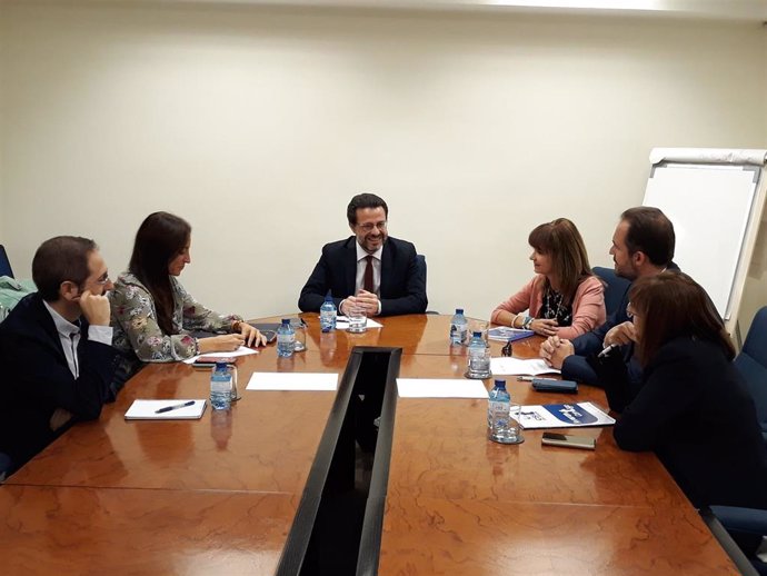 El consejero de Hacienda y Función Pública, Javier Fernández-Lasquetty, mantiene una reunión con representantes de CSIT UP.