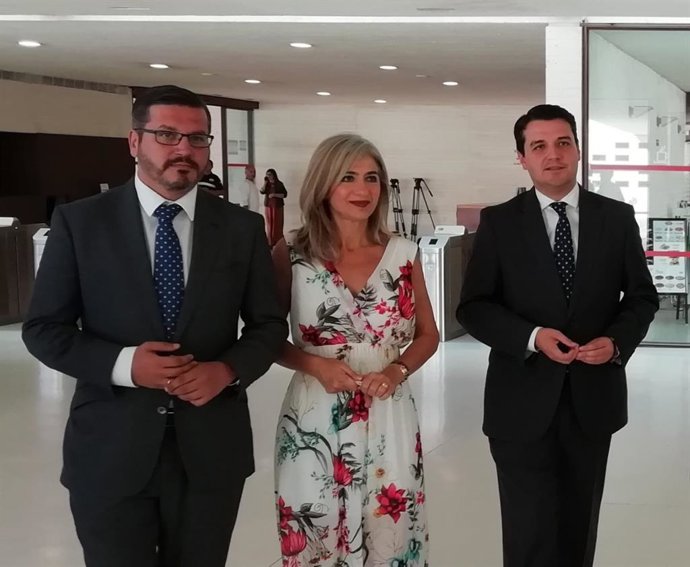 Patricia del Pozo, entre Alejandro Romero y José María Bellido, en Medina Azahara.