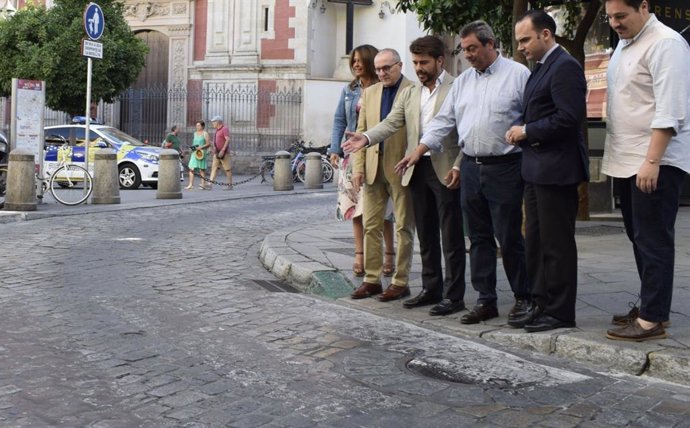 Concejales del PP de Sevilla en una calle de Sevilla