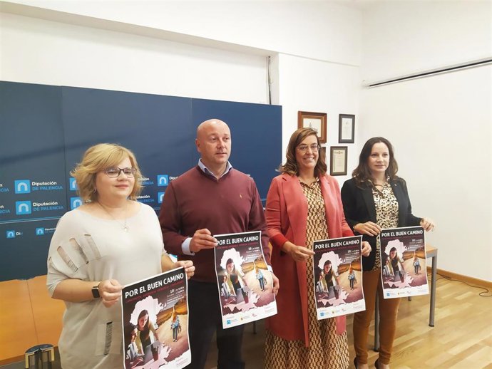 De izquierda a derecha: Verónica Serna, Luis Calderón, Ángeles Armisén y Vanesa Ezquerra presentan el II foro de Empresarias de Palencia.