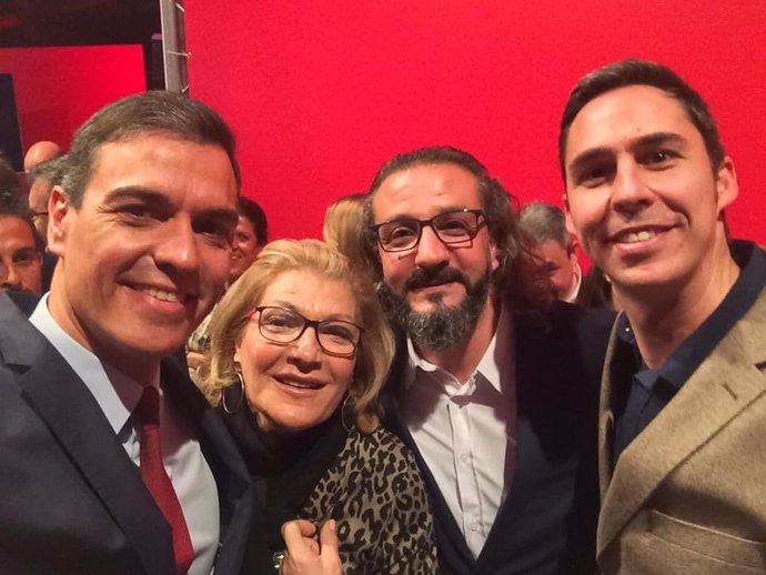 Candidatos del PSOE de Ceuta, con Pedro Sánchez, en una imagen