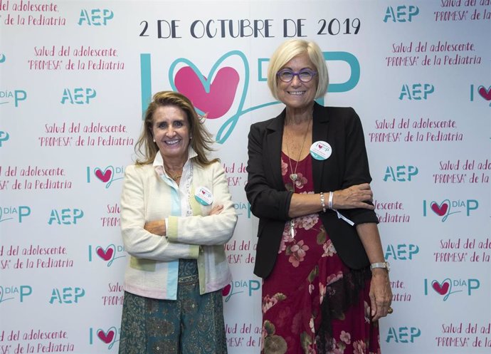De izq. A dcha., la Dra. M. José Mellado, presidente de la AEP, y la Dra. Inmaculada Calvo, vicepresidente de la AEP