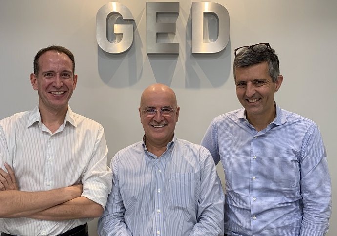 De izquierda a derecha, Isaac de la Peña, Joaquim Hierro y Damien Balsan, socios de Ged Capital