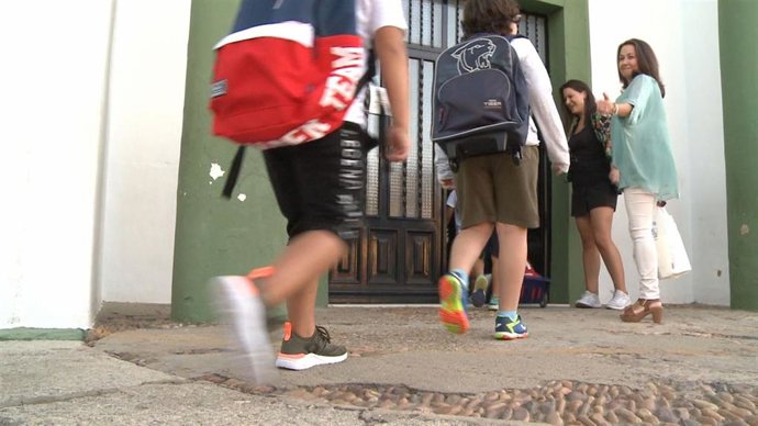 Alumnos extremeños en la vuelta al cole