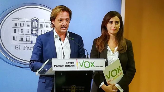 El diputado y portavoz de Vox Baleares en el Parlament, Jorge Campos, en rueda de prensa