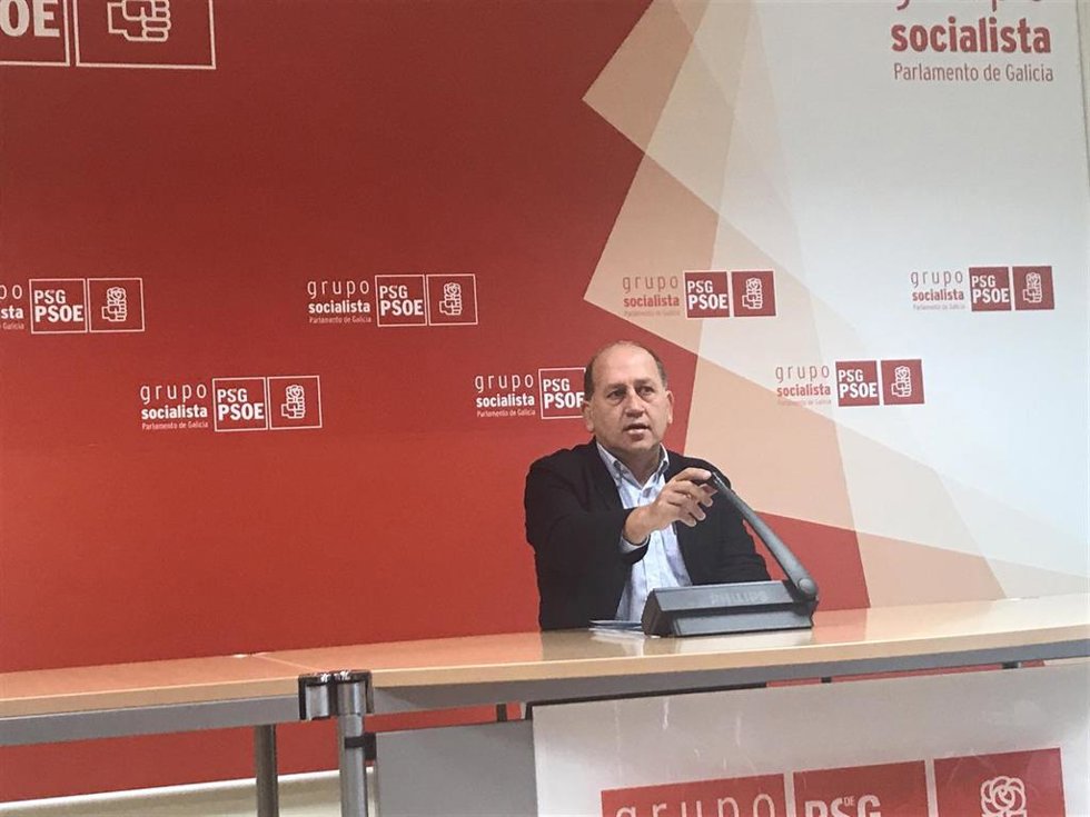 El portavoz parlamentario del PSdeG, Xoaquín Fernández Leiceaga, en rueda de prensa