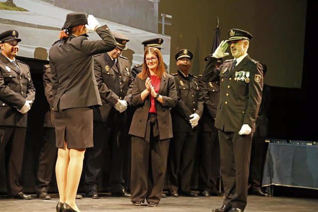 Imagen de recurso de la alcaldesa de Móstoles, Noelia Posse, durante la celebración en la localidad del Día de la Policía Nacional.