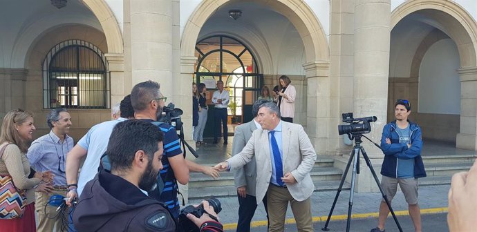El delegado territorial de Educación y Deporte de la Junta de Andalucía en Cádiz, Miguel Andréu, visita este lunes al Instituto de Educación Secundaria (IES) 'Padre Luis Coloma' de Jerez de la Frontera