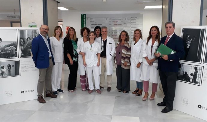 El Hospital de Valme muestra en Sevilla la primera exposición nacional itinerante sobre ostomía