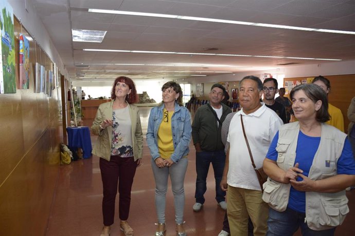 La concejal de Servicios Sociales, Mayores y Personas con Discapacidad de Toledo, Ana Belén Abellán, en la exposición de pintura de Adace