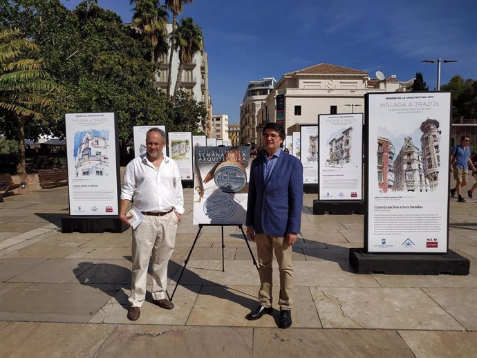 El decano del Colegio de Arquitectos, Francisco Sarabia, y el arquitecto Luis Ruiz Padron en la inauguración de la muestra con motivo de la Semana de la Arquitectura 2019