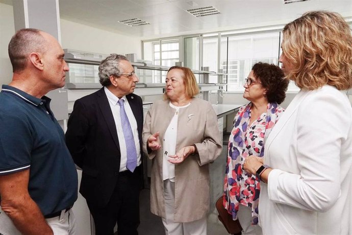 Visita de la presidenta de CSIC Rosa Menéndez al IHSM Instituto de Hortofruticultura Subtropical y Mediterránea de UMA y CSIC en Málaga