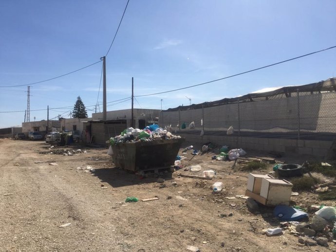 Entrada al asentamiento cuyo desalojo y derribo ha ordenado el Ayuntamiento de El Ejido