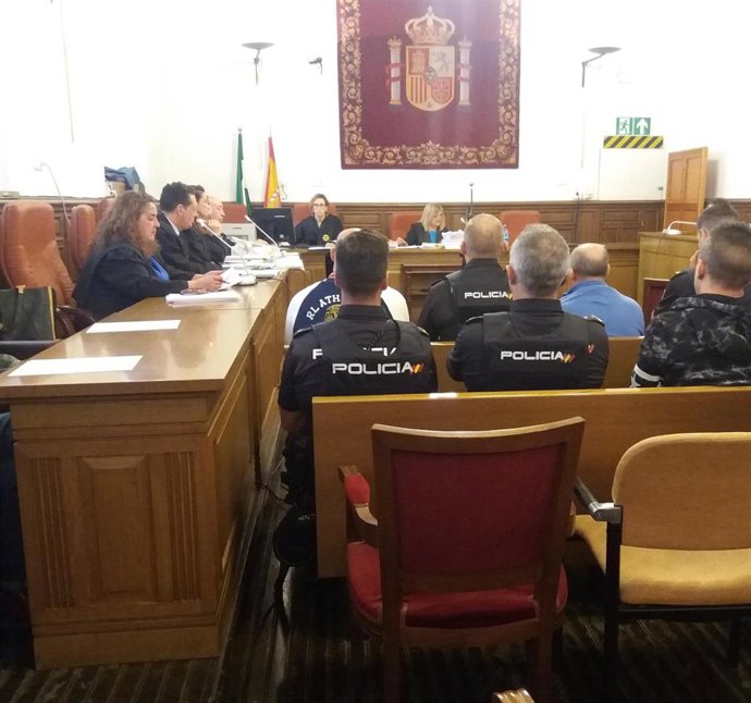 Juicio por el supuesto asesinato de un hombre cuyo cadáver apareció en su coche en Huelva