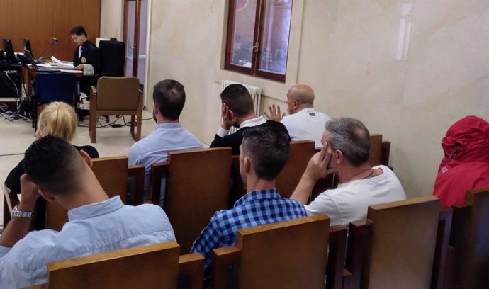 Judici a 11 acusats per venda de drogues a Eivissa.