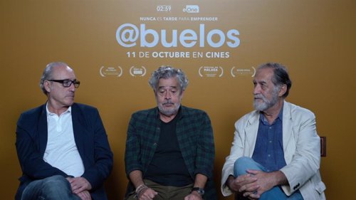 Los actores Roberto Álvarez, Carlos Iglesias y Ramón Barea durante una entrevista con Europa Press con motivo del estreno, el 11 de octubre, de 'Abuelos', de Santiago Requejo.
