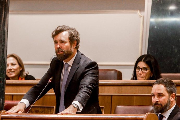 El portavoz de Vox en el Congreso, Iván Espinosa de los Monteros, junto al líder del partido, Santiago Abascal