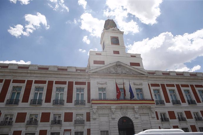 Imágenes de la fachada de la Real Casa de Correos de Madrid, edificio situado en la parte meridional de la Puerta del Sol de Madrid, cuya construcción data de finales de la segunda mitad del siglo XVIII,