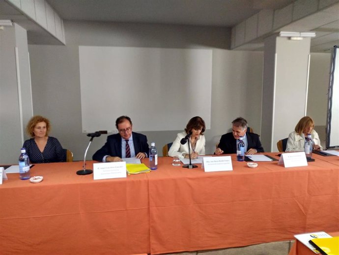 La secretaria de Estado de Seguridad, Ana Botella, en el centro de la imagen, asiste a la  Reunión de Directores y Directoras de Centros Penitenciariosi y Centros de Inserción Social celebrada en la mañana del lunes en Segovia.