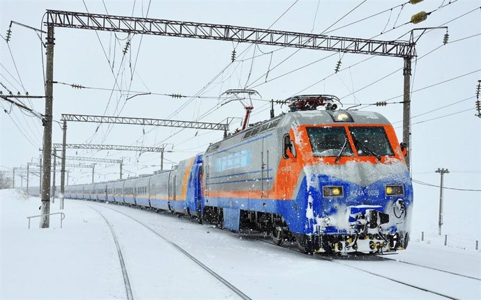    La empresa nacional de los ferrocarriles de Kazajistán (KTZ) y su homóloga en el país vecino de Uzbekistán (UTY) han lanzado esta semana un servicio internacional entre las ciudades de Almaty y Tashkent utilizando los nuevos trenes Talgo, aptos para 