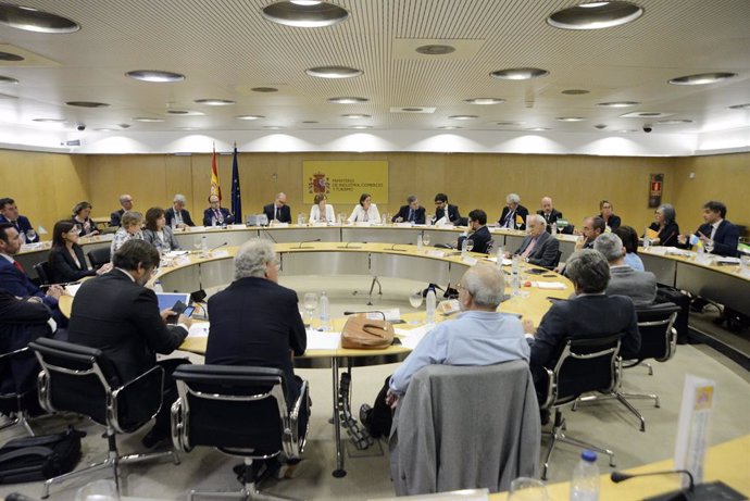 La ministra de Industria, Comercio y Turismo en funciones, Reyes Maroto, preside una reunión del Consejo Español del Turismo (Conestur)