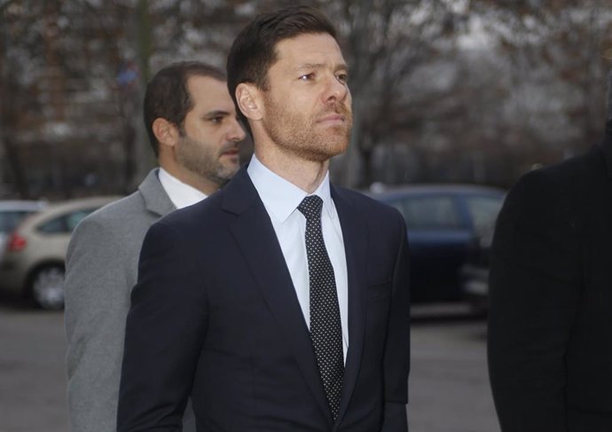 Xabi Alonso ha entrado en la Audiencia Provincial de Madrid para ser juzgado por los presuntos delitos fiscales que habría cometido deses el 2010 al 2012