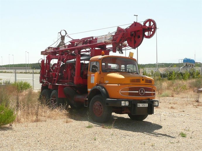 Imagen de la perforadora Schott Dubon que el Gobierno foral ha donado a la ONG Geólogos del Mundo - World Geologists.