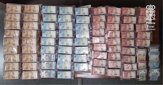 Dinero encontrado por la Policía Foral en la cabina del camión del hombre imputado por tráfico de drogas