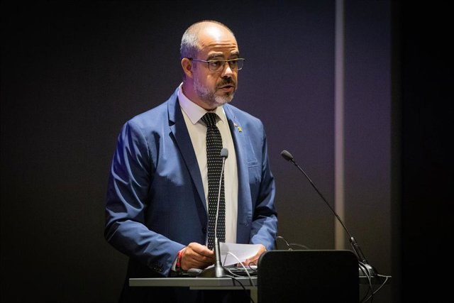 El conseller de Interior de la Generelitat de Catalunya, Miquel Buch, durante su intervención en la presentación de los 384 mossos destinados a Barcelona, en Barcelona (España), a 8 de octubre de 2019.