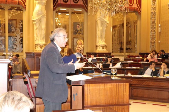 Martí March en el Parlament.