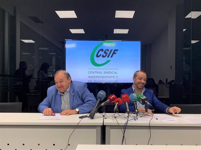 El presidente de CSIF en CyL, Carlos Hernando, y el vicepresidente, Enrique Vega, en la presentación dek IX Congreso Nacional de la organización.