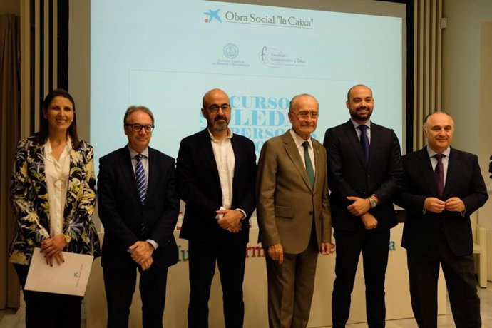 Representantes de instituciones y entidades que han inaugurado el curso sobre personas mayores celebrado en Málaga capital