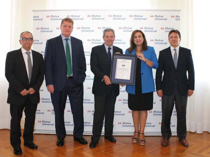 Carlos Navarro, director médico y de prestaciones de Mutua Universal; Daniel Díaz, director RRHH y asesoría jurídica; Juan Güell, director gerente y Jesús Bou, director de operaciones y contratación; y Eva Subirá, directora de Aenor en Cataluña