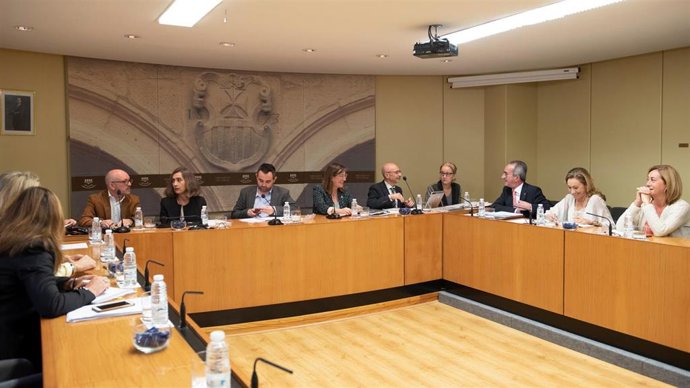 La consejera de Salud, Sara Alba, comparece ante el Parlamento de La Rioja